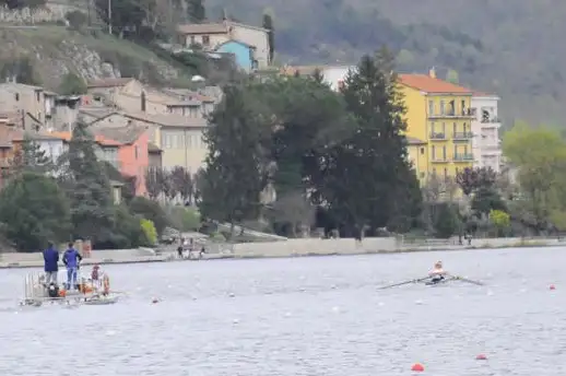 El Lago de Piediluco es un paraíso en el centro de Italia para la práctica del remo (Foto Federación Italiana de Remo)