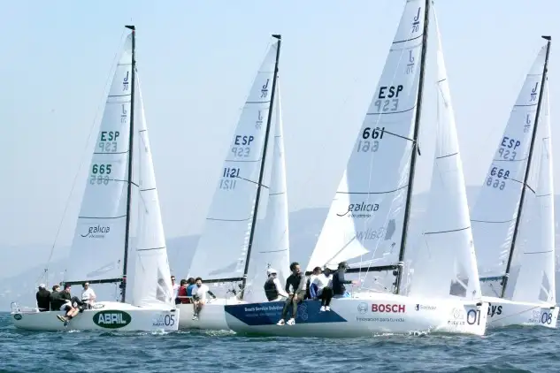 Figuras relevantes de la vela española en la séptima entrega de la Liga Nacional de J70 en Vigo