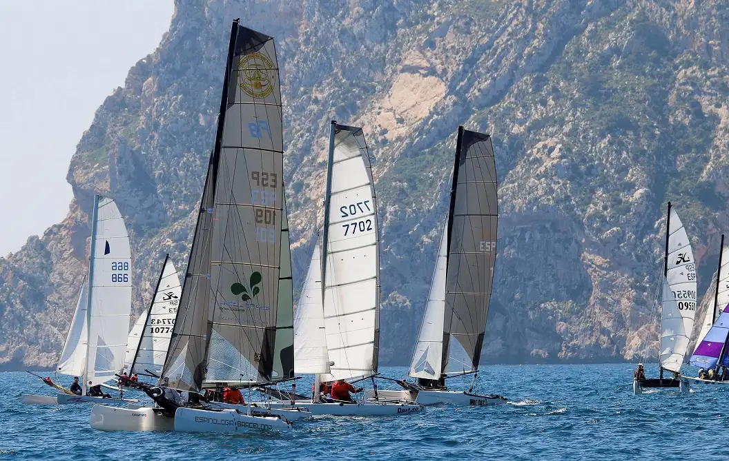 Éxito de participación en el Club Náutico Les Basestes, con 22 embarcaciones de Catalunya, Región de Murcia y Comunidad Valenciana, pudiéndose completar el programa previsto de cinco pruebas