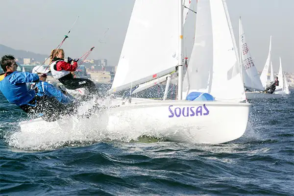 El vigente campeón, Marc Lladó (RCN Palma), estará en el Grupo Oro aunque por ahora alejado del Top Ten al figurar en el puesto 25 con 60 puntos. Quien deberá conformarse con el grupo Plata es Alba Trigo (RCN Sanxenxo), campeona de España de Optimist en 2016.