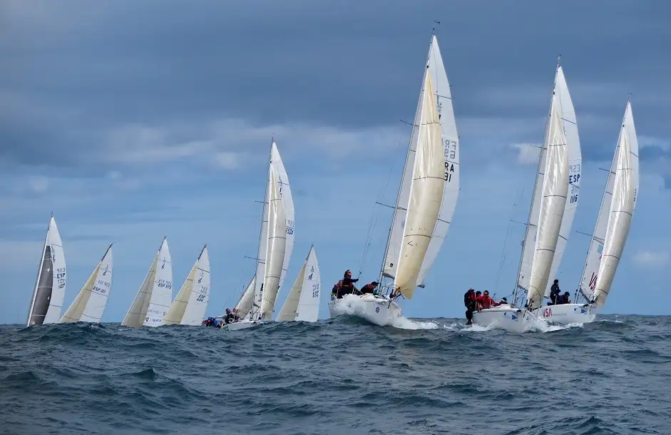 La próxima cita para esta flota de monotipos llevará a estas unidades J80 a aguas de Santander donde del 1 al 4 de junio se disputará la XI Copa de España