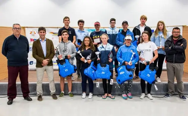 Foto de familia de los premiados en la Copa de España de Laser 4.7 (Foto: Laura G. Guerra)