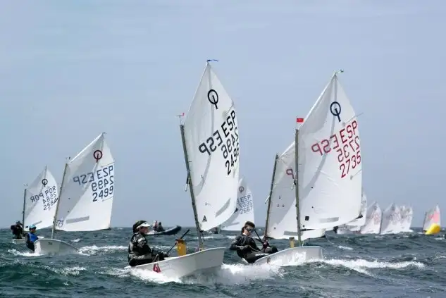El viento y la mar se alían en Canido para conmemorar el décimo aniversario del Trofeo Granitos Ibéricos (Foto Juan Caballero)