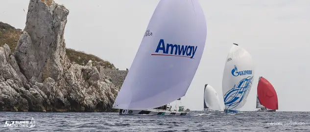 El Quantum Racing defiende el título mundial en aguas italianas. Foto: Martínez Studio