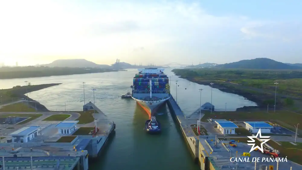 Canal de Panamá registra nuevo récord de capacidad con buque portacontenedor