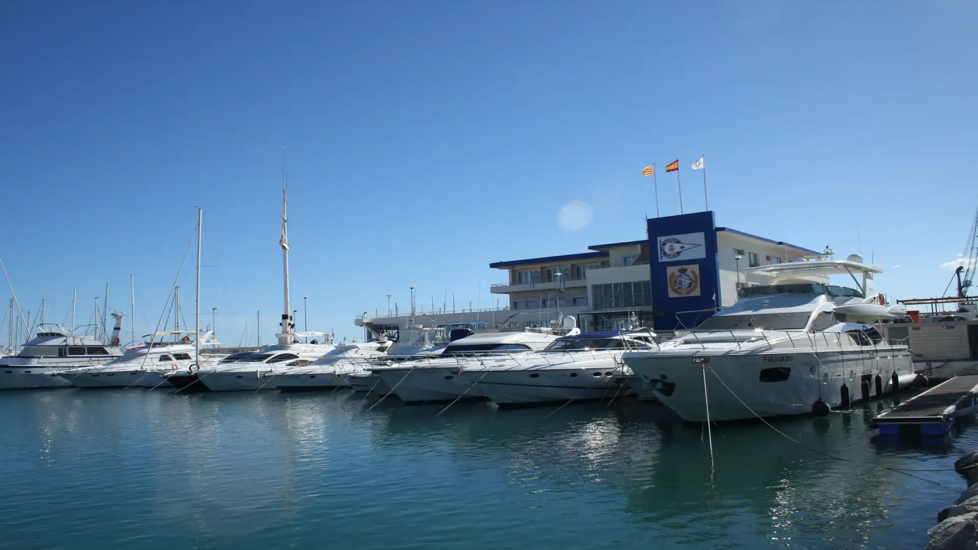 Controverted decision of the Port of Valencia not to renew the Nautico de Gandia