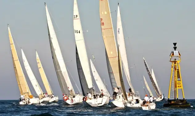 Es la regata más antigua de navegantes solitarios y a2