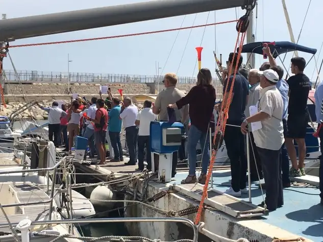 Sorprende a todos la absurda política de la Comunidad Valencia, que por una parte fiscaliza al céntimo las concesiones a los clubes por miles de euros, y sin embargo aporta a Vuelta al Mundo millones de euros...