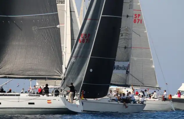 La salida de la primera etapa, entre Calpe y Formentera con 64,5 millas náuticas, ha estado marcada por el poco viento... se espera que los primeros barcos lleguen a Formentera sobre las 21:00 horas (Foto Pep Portas)