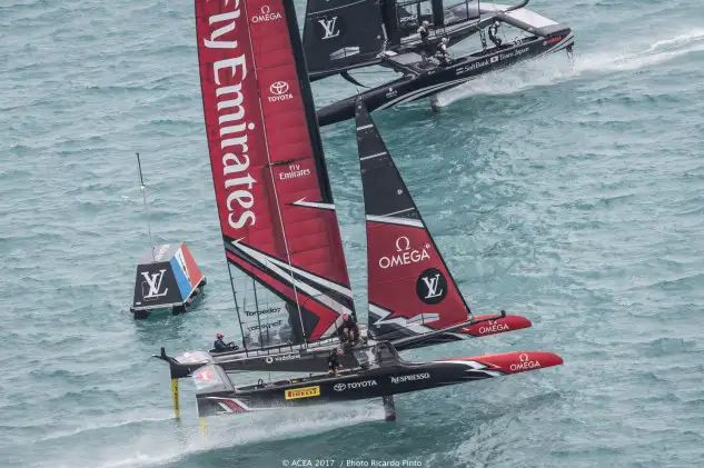 El Emirates Team New Zealand ya ha superado a Oracle en la clasificación. Foto: Ricardo Pinto