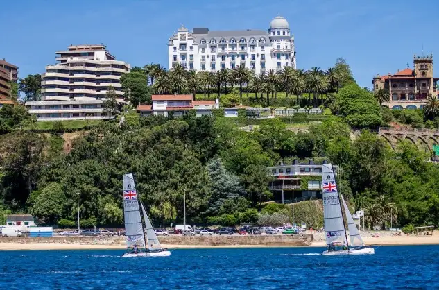 A menos de 24 horas para que la Copa del Mundo comience en la bellísima bahía santanderina (Foto Jesús Renedo)