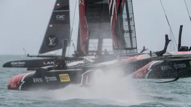 Mucho viento en Bermuda, pero hoy parece que habrá competición en la Louis Vuitton Cup (Foto Ricardo Pinto)