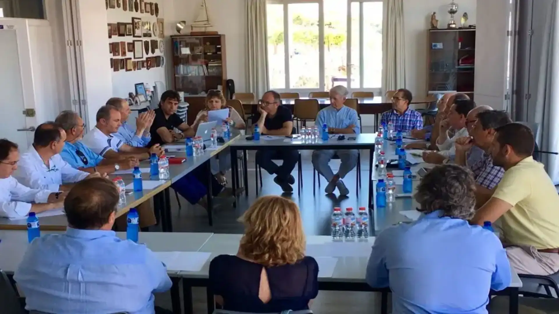 The "posidonia decree" aims to privatize the sea