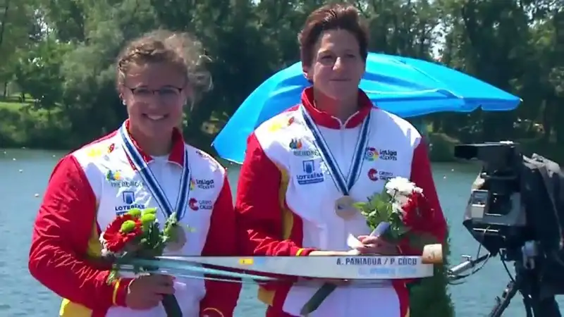 La mallorquina Adriana Paniagua y la vallisoletana Patricia Coco lucen la medalla de oro en la prueba de C-2 200m