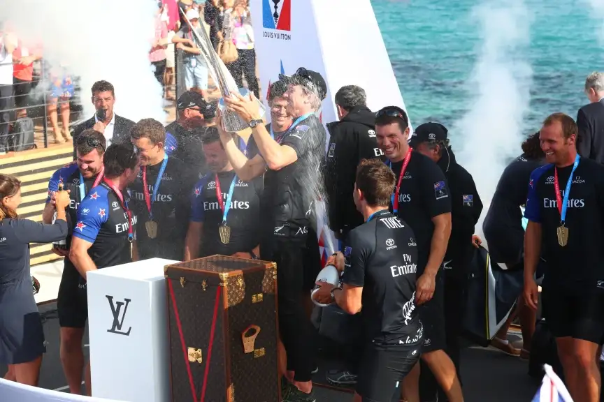 Los kiwis celebrando el 5-2 sobre el equipo sueco (Foto Ricardo Pinto)