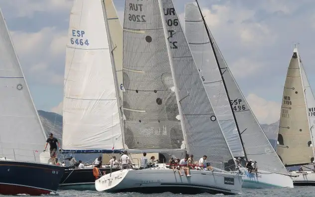 La cita del Club Náutico de Cullera, que se disputa entre Cullera y Formentera, es valedera para el Autonómico de Cruceros Altura de la Federación de Vela de la Comunitat Valenciana (Foto Pep Portas)