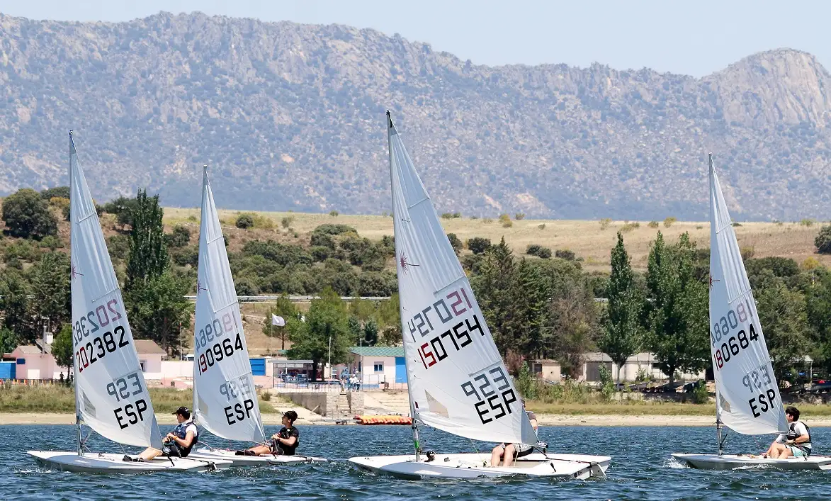 En cuanto al Open AECIL Centro, la primera plaza de podio ha sido para Paola López en Radial y Oscar López en 4.7. El Trofeo José Luis Tuya, a la mejor regatista femenina, ha recaído en Mª Victoria Bautista (Foto Pep Portas)