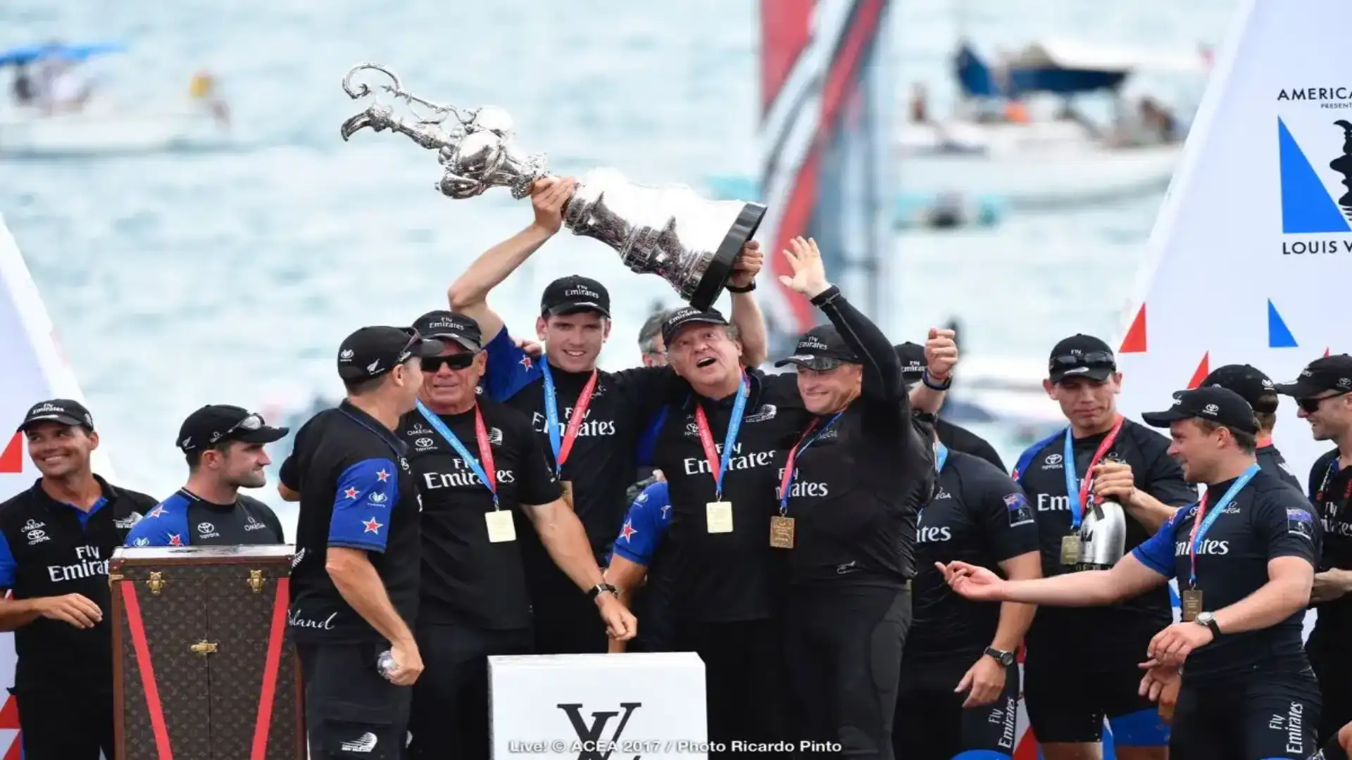 Emirates Team New Zealand wins 7-1 to Oracle and recovers the America Cup