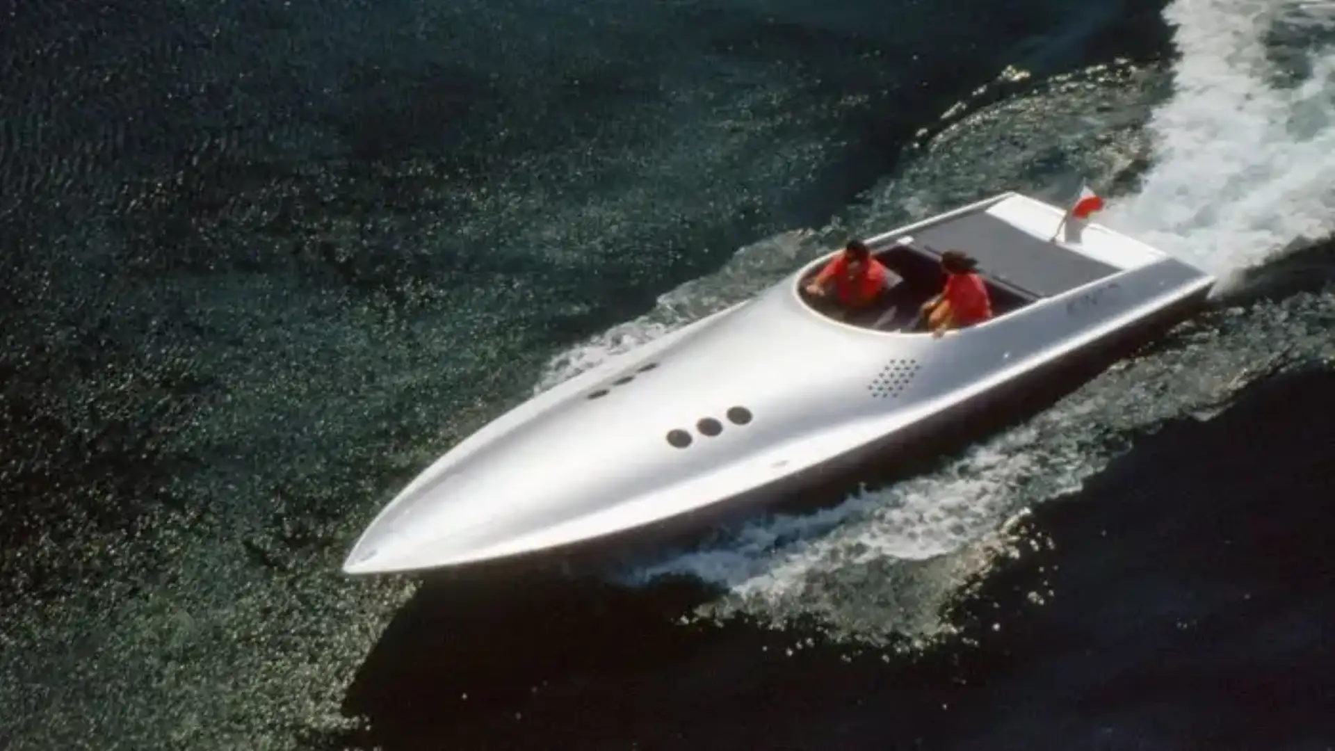 A Porsche Kineo boat on a unique auction portal goes to auction