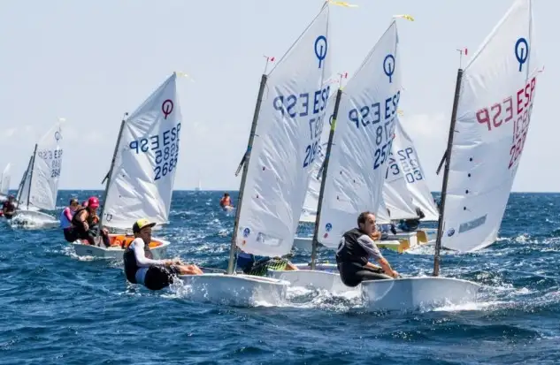 La organización completó tres pruebas para toda la flota y se resarció de las anulaciones de la jornada inaugural, pues el viento sopló generoso, con rachas de hasta 21 nudos, desde el medio día hasta las seis de la tarde (Foto Laura G.Guerra)