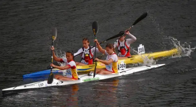 Los palistas españoles se quedaron muy cerca del podio en la jornada matinal del viernes del Campeonato de Europa que se disputa en Ponte da Lima (Portugal). Álvaro López y Jaime Duro, en C-2 júnior, finalizaron en el cuarto lugar después de luchar por la victoria durante buena parte de la regata... entraron en la llegada a solo 17 segundos de Heine Arved y Jonas More, del Alemania... en esta categoría, David Blanco y Bruno Herrero completaron una buena actuación al ser octavos.