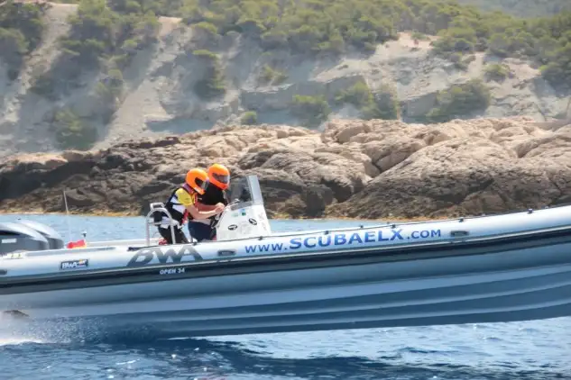 Lideran en neumáticas Jeronimo Boix del Scuba Elxq en la clase Charlie, Eddy Serge Gonzalez en Bravo con Marcus Straver en categoría Alfa con el Orange Team Nautica