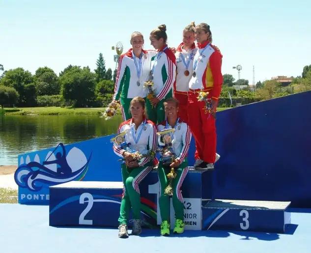 Eva Barrios y Aurora Figueras fueron terceras en la modalidad de K-2 femenino... en una regata donde les premió la estrategia, las españolas no tuvieron problemas para conseguir el tercer puesto... Renata Csay y Alexandra Bara, de Hungría, fueron las que lograron la medalla de oro...Lucía Arquero y Carolina Massagues finalizaron en la sexta posición después de realizar un gran trabajo... llegaron a estar en el grupo principal al inicio de la competición