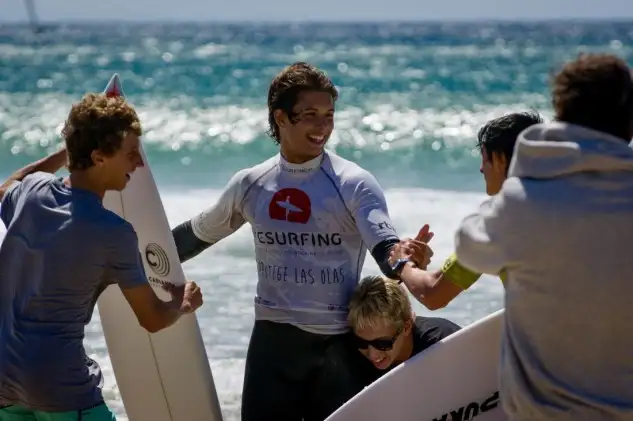 El cántabro Marcelino Botín en Open, la vasca Garazi Sánchez en Femenino, el hispano-brasileño Eric Rebiere en Master, el andaluz Alberto Fernández en Longboard, el cántabro Rubén Gutiérrez en Kneeboard, el vasco Aitor Francesena en Surf Adaptado Invidentes y el catalán Álvaro Bayona en surf Adaptado Prone son los nuevos Campeones de España de Surfing 2017