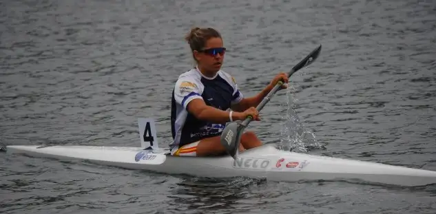 Begoña Lazkano, del Donostia, fue una de las protagonistas de la primera jornada del Campeonato de España de verano que se disputa en la pista David Cal en Verducido (Pontevedra)