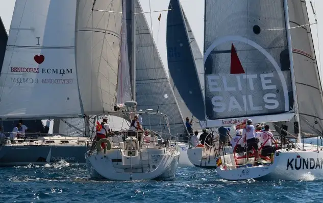 El Tabarca Vela Diputación de Alicante ha celebrado hoy su prueba reina con un recorrido costero hasta la isla de Tabarca, disputado con condiciones de viento del Sur de hasta 17 nudos... mañana domingo se celebrará la tercera y última jornada de la regata alicantina con dos pruebas barlovento-sotavento en cartera (Foto Pep Portas)