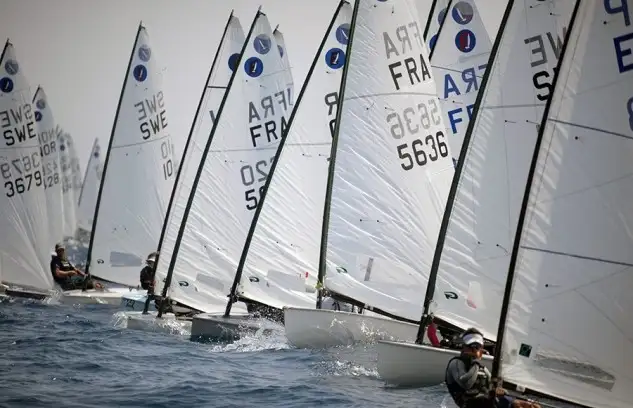 Sven Stadel se pone primero en el mundial y se abre un duelo con el noruego Larss Brodtkorb... la catalana Elisabet Llargues consolida puestos de podio, con un magnífico primero en la última regata (Foto Alfred Farré)