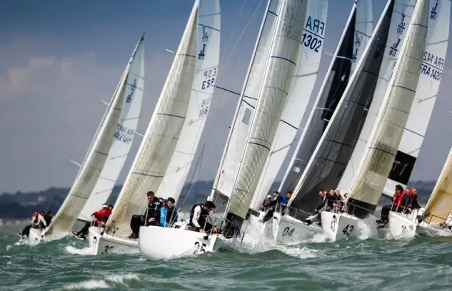 Rayco Tabares y su equipo a bordo del “Hotel Princesa Yaiza”, defensores del título mundial de J80, cierra la segunda jornada de las cinco programadas con un aplastante dominio que comenzó desde el minuto uno del campeonato del mundo 2017