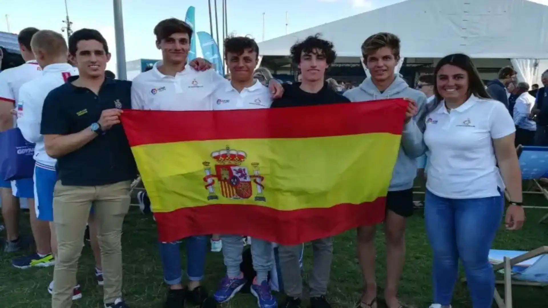 Alvaro Valido and Carlota Sánchez shine in the European youth of Laser Radial