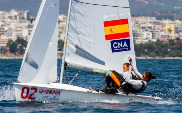 Bàrbara Cornudella/Sara López, quintas, y Silvia Mas/Patricia Cantero, sextas, navegarán mañana en la medal race del Campeonato del Mundo de 470