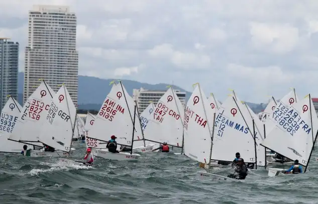 La balear María Perelló, con 7-26 hoy, se coloca en el puesto 35 de la general absoluta; Nacho Baltasar (31-35) en el 71; Samuel Beneyto (5-24) en el 97; Álvaro Alonso (21-39) en el 119 y Jordi Lladó (23-24) en el 147 (Foto Pep Portas)