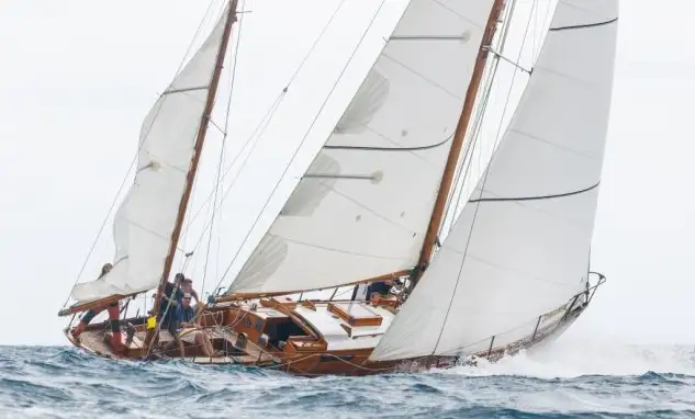 Más de 50 barcos de 12 países y 600 navegantes han competido en la edición del 10 aniversario de la regata de clásicos con óptimas condiciones de viento y mar (Foto Nico Martínez)