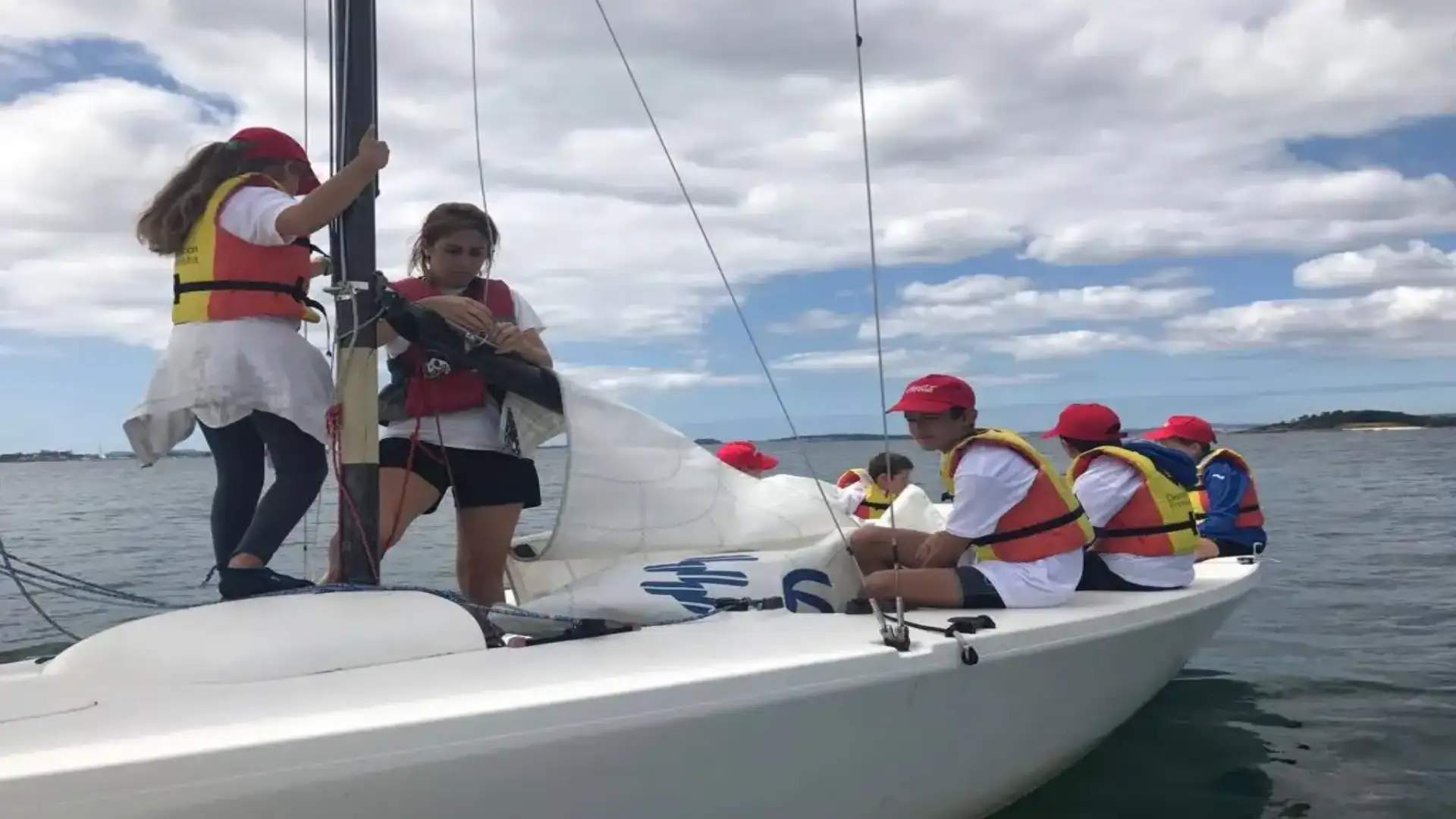 Ecomar and Coca-Cola cleaning action on the island of Cortegada (PN Atlantic Islands)