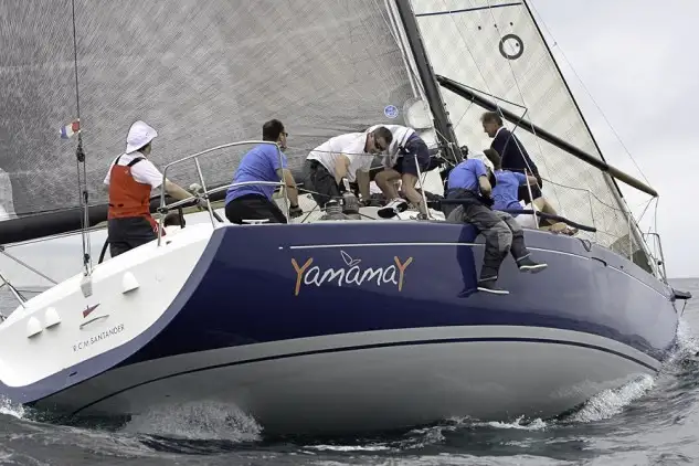 El santanderino Yamayay líder de la Euskal Kostaldeko Estropada... o sea la Regata Costa Vasca, tras la primera jornada