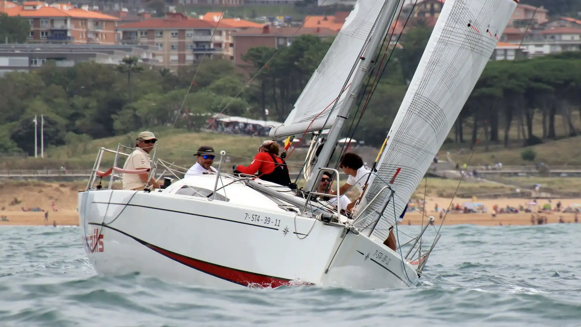 Aizen del santanderino Gustavo Arce wins in Getxo the Costa Vasca Regata