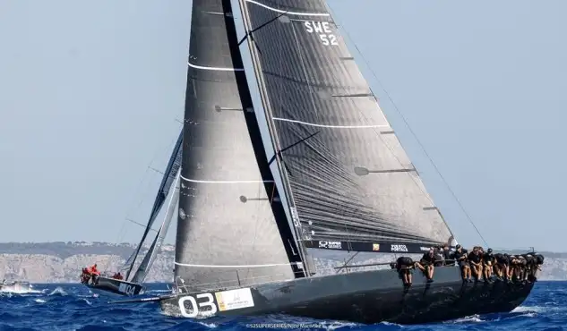 La bahia de Palma solamente vivió una regata... para la segunda jornada serán dos las mangas (Foto Martínez Studio)