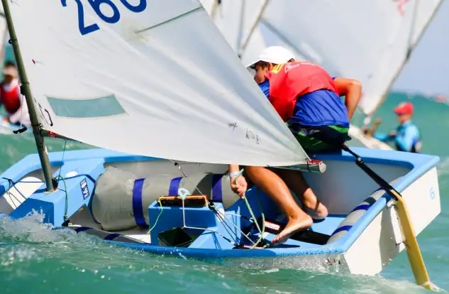 La primera jornada se cierra con dos pruebas completadas, con viento de componente Este que se iniciado con 15 nudos y ha terminado en los 20 nudos de intensidad (Foto Pep Portas)