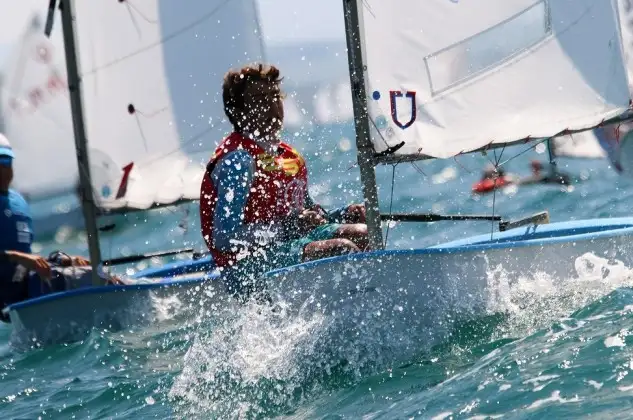 La tercera jornada en Bourgas han mantenido la misma tónica, aunque ligera mejoría de los españoles. Marina León, Laura Martínez, Marta Cardona, Manuel Álvarez-Dardet, Pau Mesquida e Ignacio Toronjo se meten el grupo oro y David Santacreu se clasifica en plata (Foto Pep Portas)