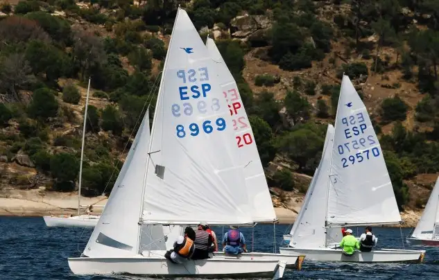 La regata para la clase Snipe Master, que cuenta con la colaboración del Club Depornautica Arousa, Liceo Casino Club de Mar y Velas Pires de Lima, se disputa el sábado 12 de agosto con tres pruebas previstas (Foto Pep Portas)