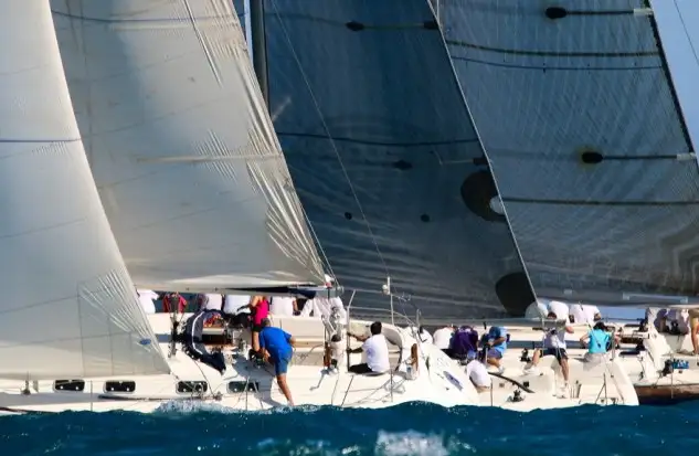 La regata organizada por el Real Club Náutico de Torrevieja, que se celebra el 15 de agosto, está compuesta por dos pruebas: Una regata costera a Cabo Roig por la mañana, con 12,5 millas náuticas de recorrido y una segunda regata más técnica, barlovento-sotavento, por la tarde con dos pruebas previstas (Foto Pep Portas)
