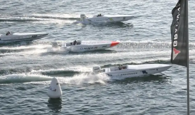 El prestigioso evento vigués de O Marisquiño contó con motonáutica (Foto O Marisquiño)