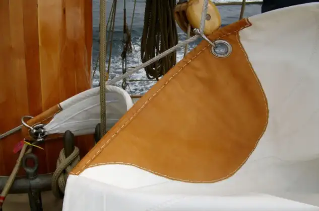 Poliéster, nylon y cuero, materiales comunes en velas de clásicos © North Sails