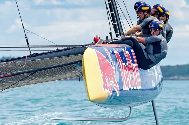 Alfredo Mella, ya es uno de los más ilustres profesionales de la vela española y se lo ha ganado a pulso... el Mundial de Platú 25 de Portosín y el "Spanish Impulse" dos ejemplos de su trabajo (Foto Martín Cox)