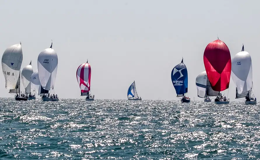 Brujo, X-Kaya, Alkevir II y Agerul, ganadores por clases tras una espectacular despedida en aguas gaditanas