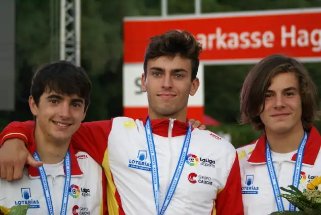 Mikel Trave, Eneko Auzmendi y Pau Etxaniz plata por equipos C1 Junior 