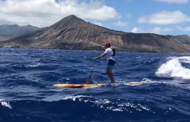 Daniel Parres regresa de Hawai muy satisfecho de su primera experiencia en la épica travesía por el Canal de los Huesos que une las islas hawaianas de Molokai y Oahu